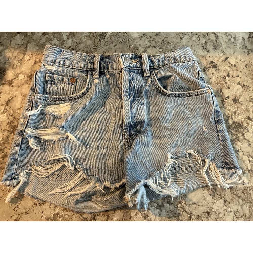 Zara Distressed Light Wash High Waisted Denim Booty Shorts‎ Y2K Style Size 2